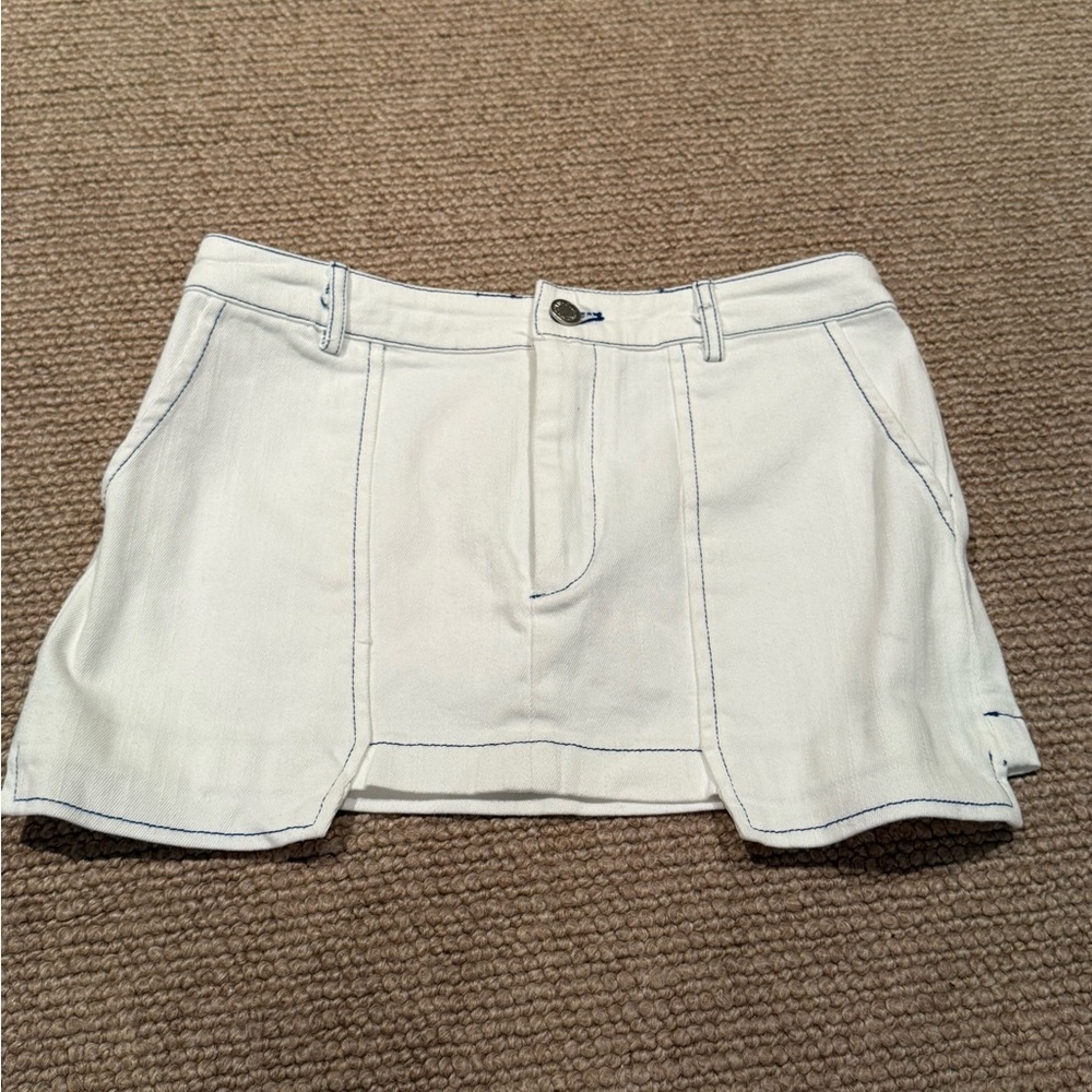🤍 DYLN white denim mini skirt. Women’s size small 🤍